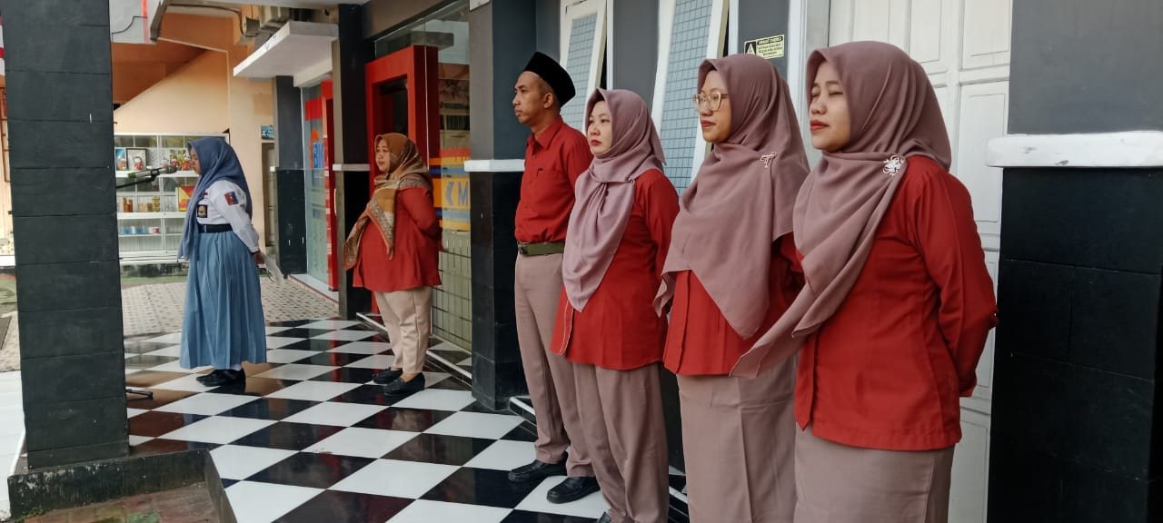 Pembinaan Karakter Melalui Kegiatan Apel Pagi Rutin Setiap Jurusan