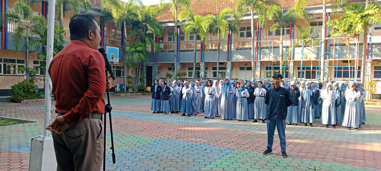 Pembinaan Karakter Melalui Kegiatan Apel Pagi Rutin Setiap Jurusan